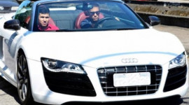 “Thần đồng” Neymar lướt Audi R8 Spyder dạo phố