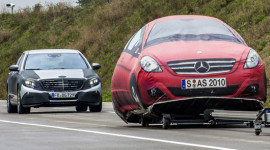“Phình” công nghệ trên Mercedes-Benz S-Class 2013   