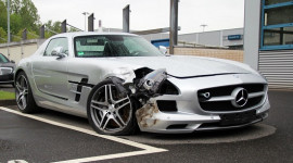 Xót xa Mercedes-Benz SLS AMG “gặp nạn”