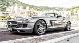 Sau v&ocirc;-lăng Mercedes-Benz SLS AMG Roadster
