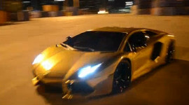 Video: Siêu xe Lamborghini Aventador mạ vàng drift