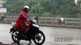 Kinh nghiệm quý báu khi đi xe máy trời mưa phùn giá rét