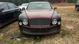 Bentley Mulsanne màu độc tới Việt Nam