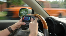 70% tài xế Mỹ mất tập trung khi lái xe