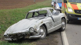 Gần 1 triệu đô để sửa Mercedes 300SL Gullwing gặp nạn