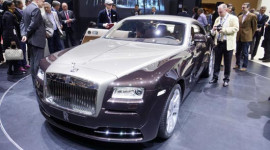 'Bóng ma' Rolls-Royce Wraith mui trần sắp lên kệ