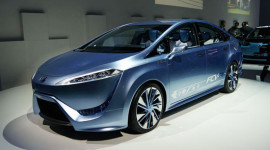 Toyota FCV-R 2015 sẽ có giá dưới 100.000 USD