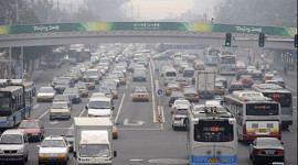 Trung Quốc dồn dập hạn chế mua ô tô