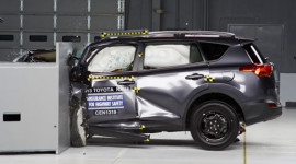 Toyota RAV4 mới: “Kém an toàn”