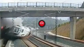 Video: Khoảnh khắc đoàn tàu gặp tai nạn kinh hoàng ở TBN