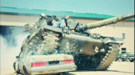 “Ngựa chứng” Balotelli định mua xe tăng