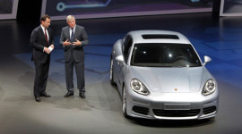 Porsche bán hơn 100.000 xe trong tháng 8